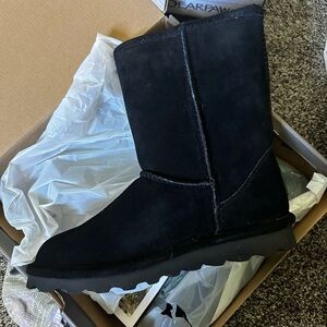 BEARPAW Elle short boots in Black